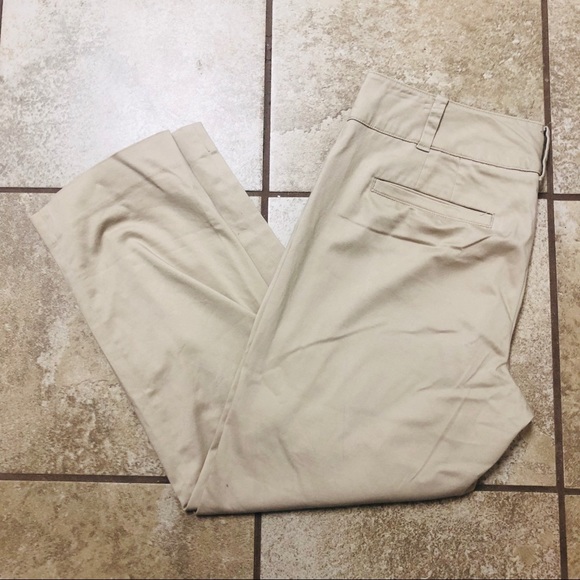 🛍Ann Taylor Signature khaki capris - Picture 3 of 3